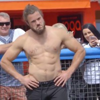 ПРАНК | Профессиональный Бодибилдер Переоделся в дедушку и уделал всех качков/ | WORF - YouTube